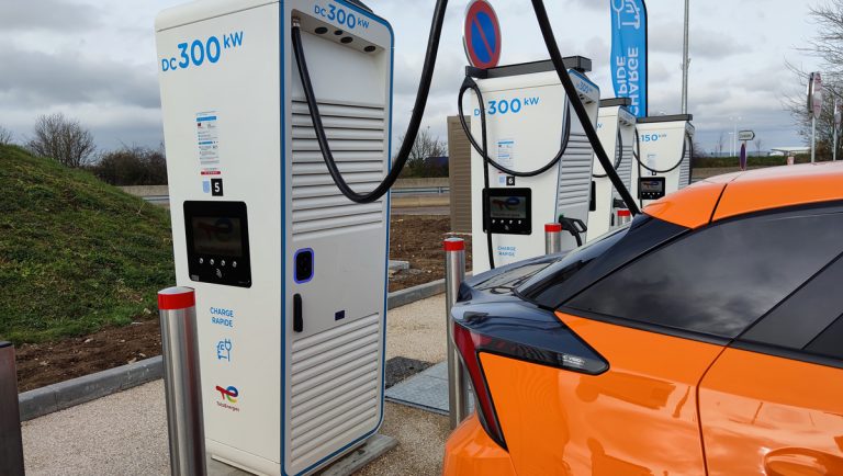 découvrez les tarifs compétitifs pour l'assurance de véhicules électriques. comparez les offres, bénéficiez de conseils personnalisés et trouvez la couverture adaptée à vos besoins pour rouler en toute sérénité.