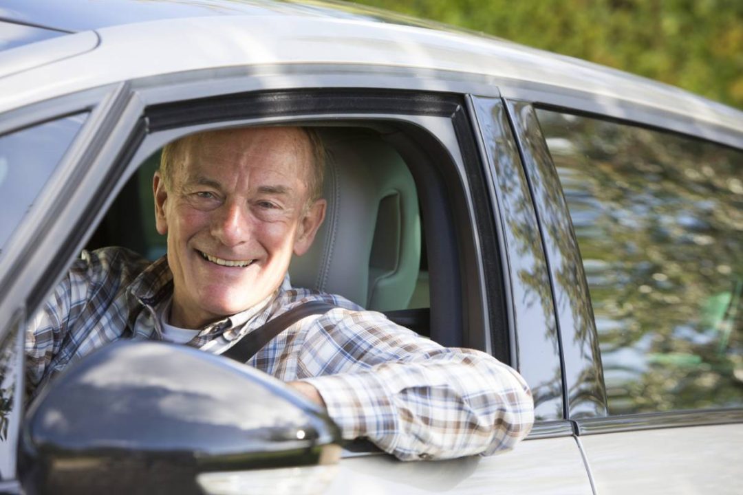 découvrez comment l'âge influence le coût de votre assurance automobile. comparez les tarifs et apprenez à choisir la meilleure couverture en fonction de votre tranche d'âge. obtenez des conseils pratiques pour réduire vos primes et assurer votre véhicule en toute sérénité.