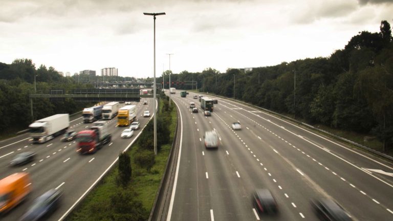découvrez tout ce qu’il faut savoir sur les assurances auto en 2025 : nouvelles réglementations, offres adaptées, conseils pour bien choisir et économiser sur votre contrat d’assurance automobile.
