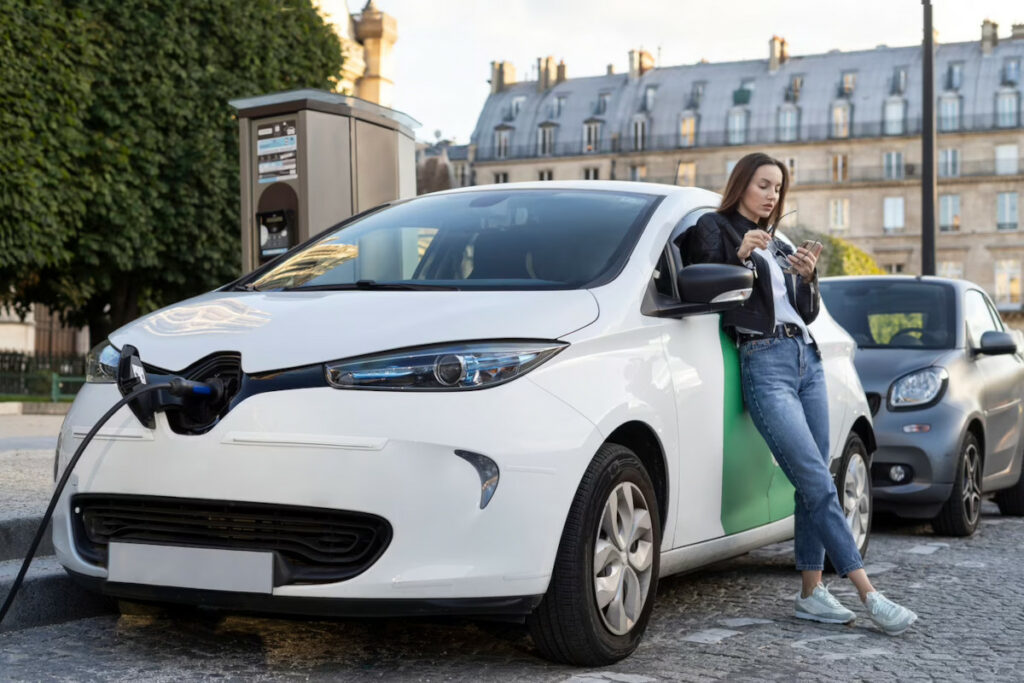 découvrez nos offres d'assurances pour voitures électriques : une couverture adaptée à vos besoins, des tarifs compétitifs, et une protection optimale pour votre véhicule écologique.