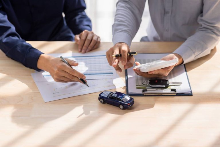 découvrez les étapes clés pour changer votre assurance auto facilement et efficacement. suivez notre guide étape par étape pour profiter de meilleures garanties et économies sur votre contrat d'assurance automobile.