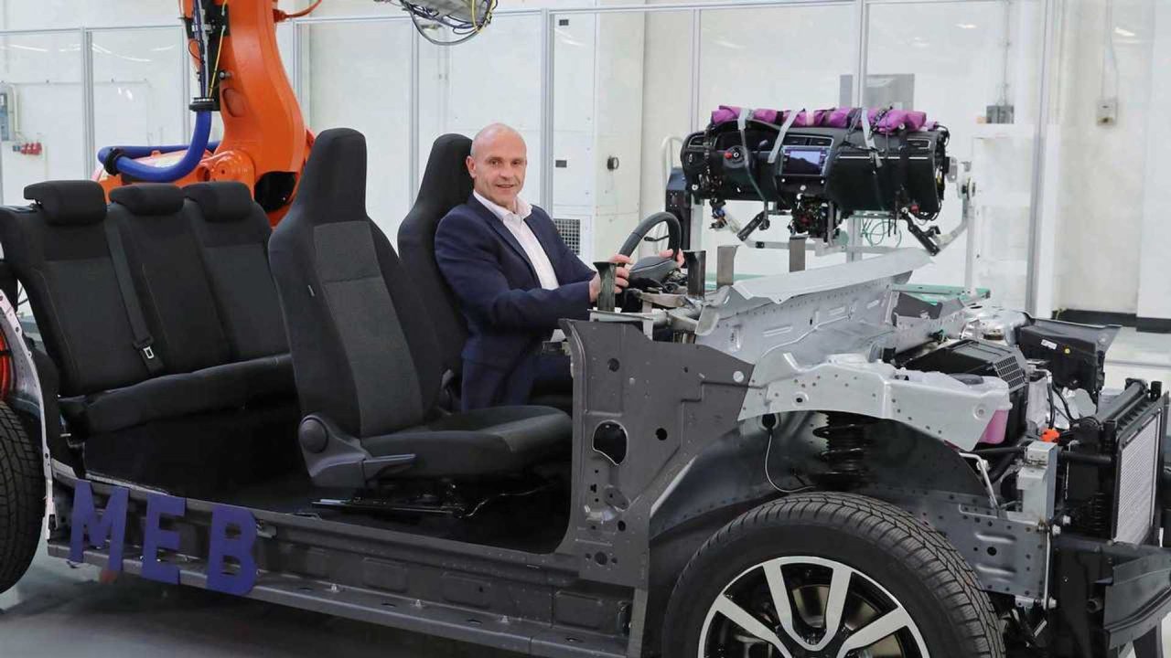 découvrez comment gérer les conflits dans le secteur automobile, les causes de désaccords entre usagers, professionnels et constructeurs, ainsi que des conseils pour résoudre efficacement les litiges liés à l'automobile.