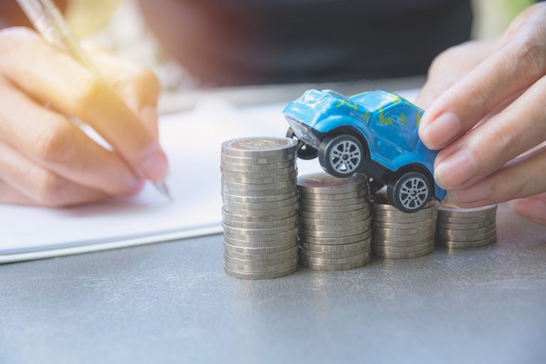 découvrez nos conseils pratiques pour réduire votre facture d'assurance auto tout en bénéficiant d'une couverture optimale.