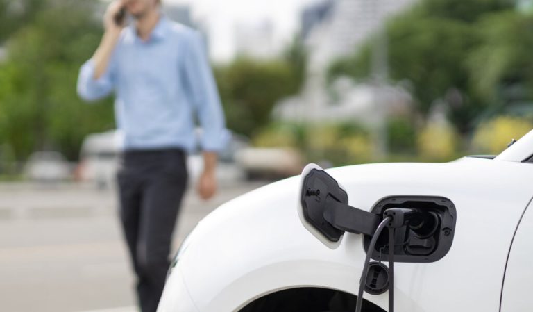 découvrez notre assurance voiture électrique abordable, adaptée à vos besoins pour une protection optimale à petit prix.