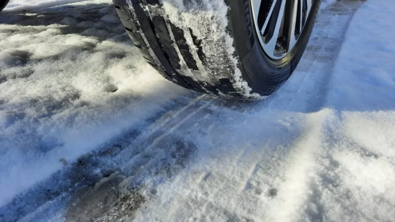 découvrez quels équipements neige sont obligatoires dans 30 départements pour circuler en toute sécurité cet hiver et éviter les contraventions.