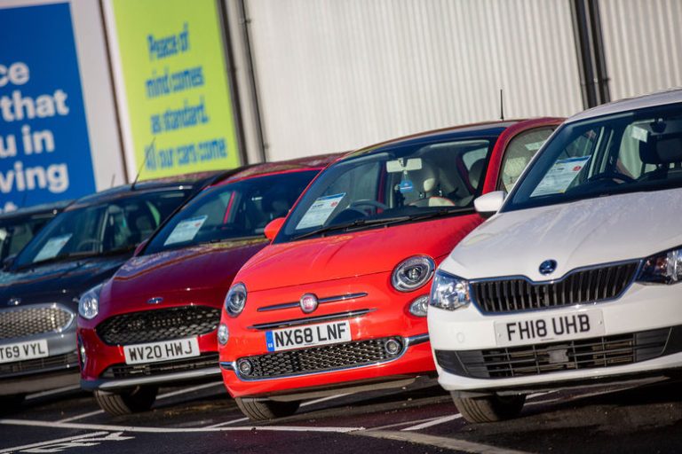 découvrez les erreurs courantes qui augmentent le coût de votre prime d'assurance auto et apprenez à les éviter pour économiser.