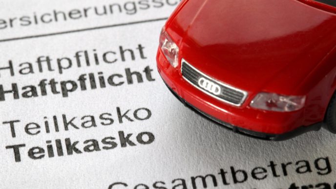 découvrez des conseils pratiques pour gérer efficacement votre budget face à la hausse des prix de l'assurance auto et protéger vos finances.