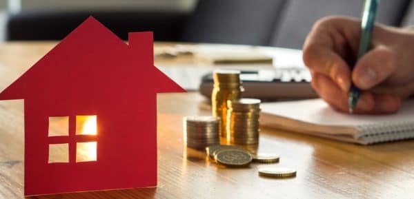 découvrez comment le lieu de résidence influence le coût de votre assurance et apprenez à optimiser vos dépenses en assurance selon votre emplacement géographique.