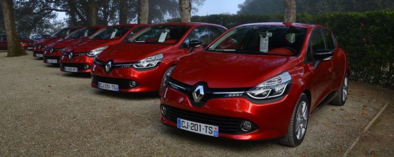 comparez les tarifs d'assurance auto pour renault clio, citroën c3 et peugeot 208 et trouvez la meilleure offre adaptée à votre budget et vos besoins.