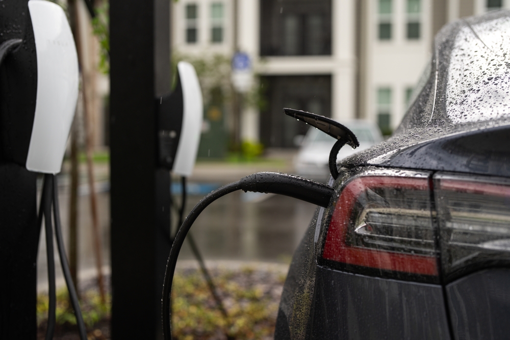 découvrez pourquoi les prix des assurances pour véhicules hybrides et électriques augmenteront en 2025, les facteurs clés impactant ces tarifs et comment bien choisir votre assurance.