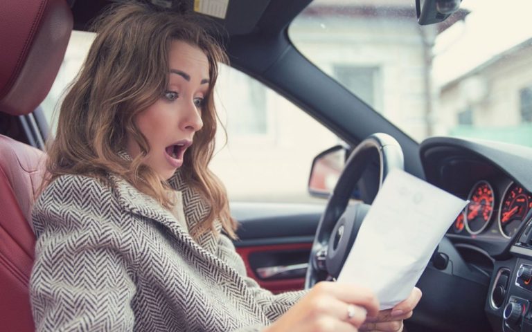 découvrez les raisons de la hausse des tarifs d'assurance auto et habitation à partir du 6 janvier et comment cela peut affecter votre budget.