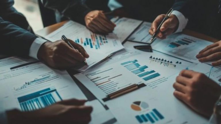 découvrez comment optimiser votre assurance emprunteur et auto pour réaliser des économies substantielles tout en bénéficiant d'une couverture adaptée à vos besoins.