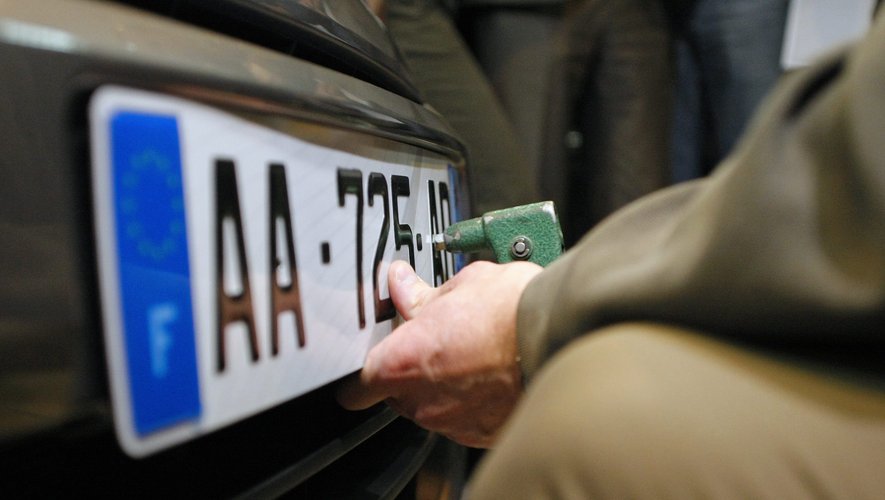 découvrez comment éviter les arnaques liées aux garages fantômes et aux plaques d'immatriculation falsifiées. conseils et vigilance pour se protéger efficacement.