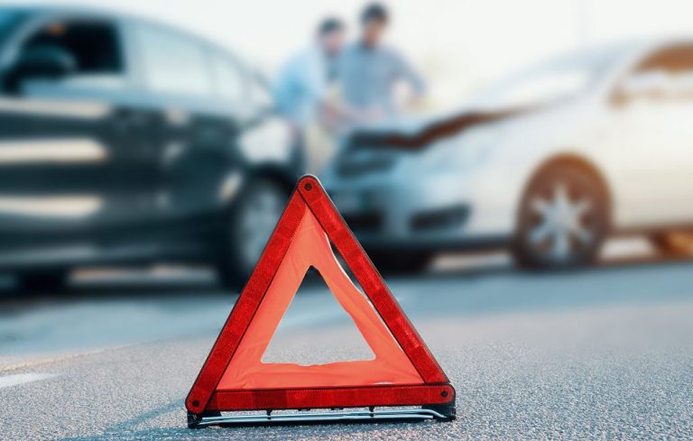 découvrez pourquoi il est essentiel d'assurer un véhicule à l'arrêt et comment choisir la meilleure couverture pour protéger votre voiture même lorsqu'elle ne roule pas.