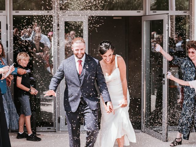 découvrez les moments inoubliables du mariage de marie et adrien à barraux, une célébration pleine d'amour, de joie et de convivialité au cœur de la nature savoyarde.