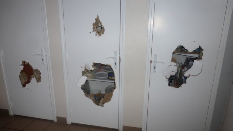 découvrez les détails du vandalisme nocturne à saint-jean-d'angély où 50 voitures ont été crevées, suscitant l'inquiétude parmi les habitants.